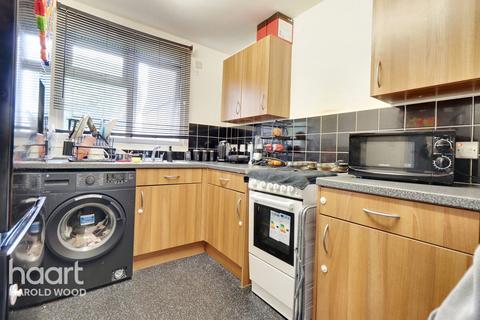 1 bedroom flat for sale, Sevenoaks Close, Romford