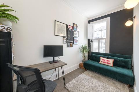 2 bedroom apartment for sale, Strathblaine Road, SW11