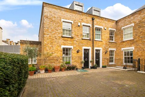4 bedroom end of terrace house to rent, Sadlers Gate Mews, Commondale, London