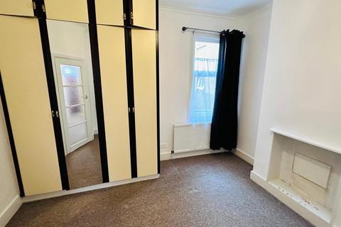 2 bedroom maisonette to rent, Pinner Road, Harrow HA1