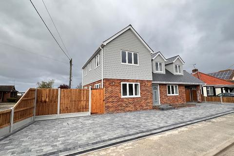 4 bedroom detached house to rent, May Avenue, Canvey Island