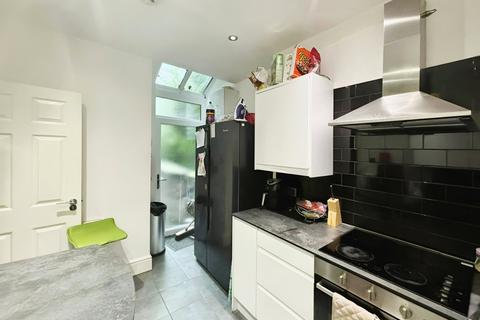 6 bedroom end of terrace house to rent, Acomb Street, Manchester, Greater Manchester, M15