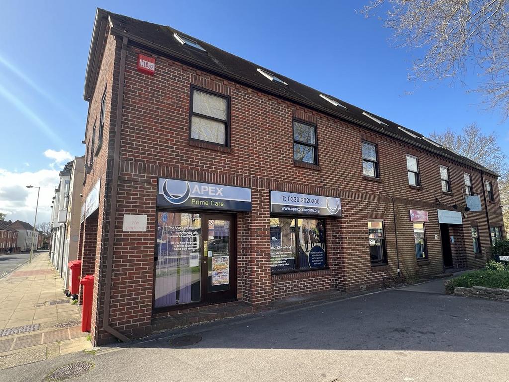 66 West Street, Havant, PO9 1LN Retail property (high street) - £1,375 ...