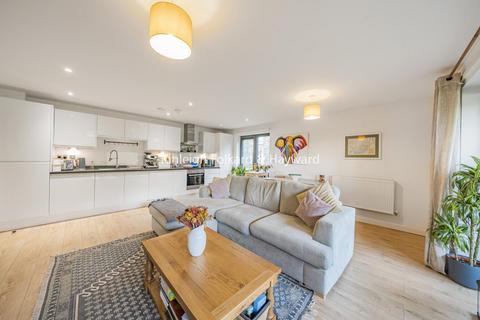 Flat 2, 17 Henry Road, London, SW9 7BQ