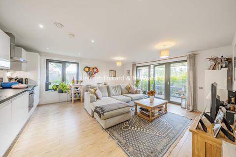 Flat 2, 17 Henry Road, London, SW9 7BQ