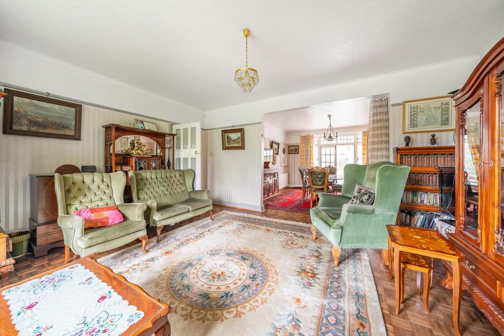 South Eden Park Road, Beckenham 5 bed detached house £1,250,000