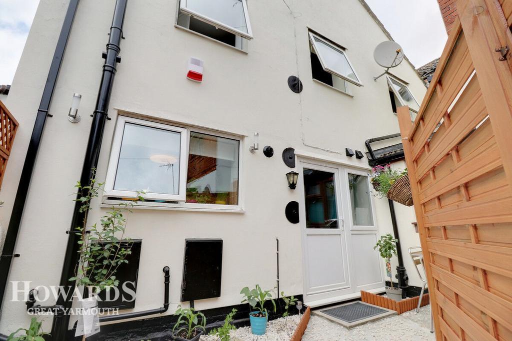 Nelson Road Central, Great Yarmouth 3 bed semidetached house for sale