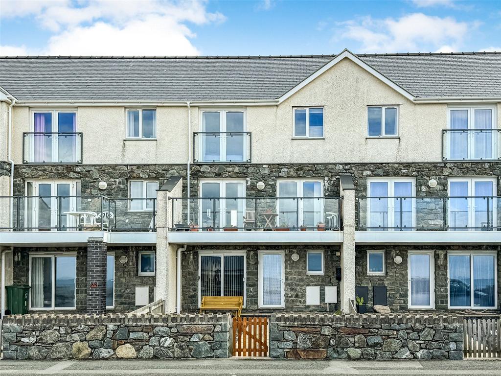 Marine Parade, Tywyn, Gwynedd, LL36 4 bed terraced house for sale £