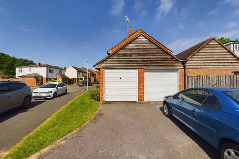 12 Dinmore, Bovingdon, Hemel Hempstead, HP3 0QQ