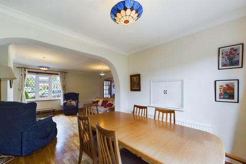 12 Dinmore, Bovingdon, Hemel Hempstead, HP3 0QQ