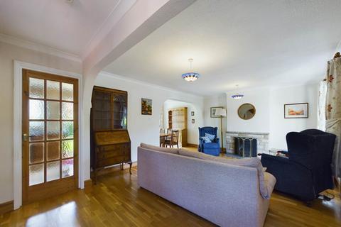 12 Dinmore, Bovingdon, Hemel Hempstead, HP3 0QQ