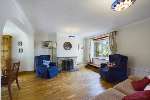 12 Dinmore, Bovingdon, Hemel Hempstead, HP3 0QQ
