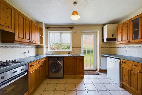 12 Dinmore, Bovingdon, Hemel Hempstead, HP3 0QQ