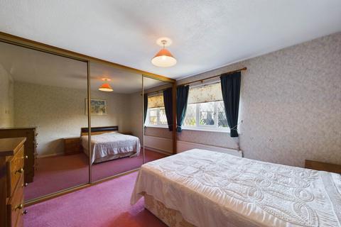 12 Dinmore, Bovingdon, Hemel Hempstead, HP3 0QQ