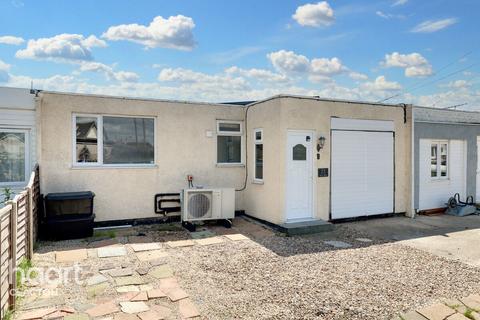 2 bedroom bungalow for sale, Yew Way, Clacton-On-Sea