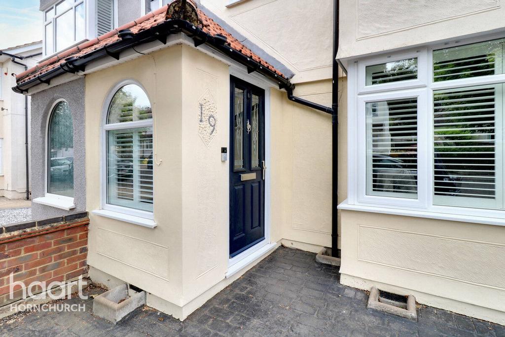 Bruce Avenue, Hornchurch 3 bed semidetached house for sale £500,000