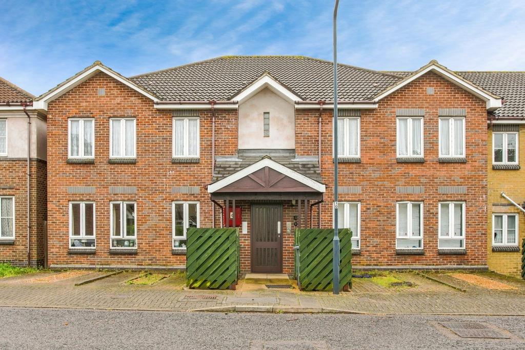 Cobham Close, Edgware HA8 2 bed apartment - £360,000