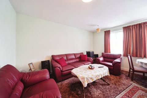 2 bedroom apartment for sale, Cobham Close, Edgware HA8