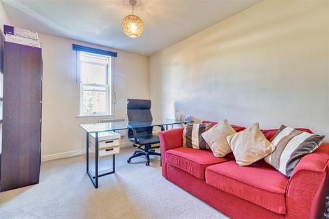 2 bedroom flat to rent, Glenwood Villas, New Road Side, Horsforth, Leeds, LS18