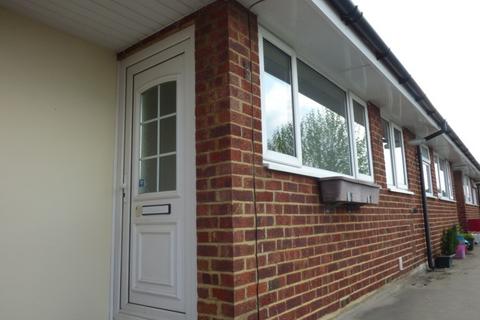 2 bedroom flat to rent, 2 Boughton Parade Flats Loose Road, Maidstone, Kent, ME15