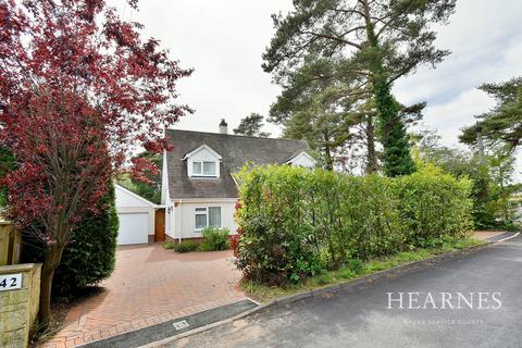 42 Chander Close, Ferndown, BH22 8DW