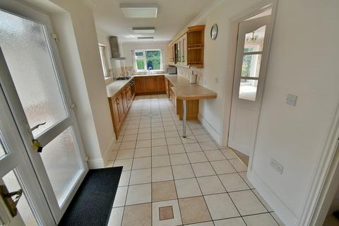 42 Chander Close, Ferndown, BH22 8DW