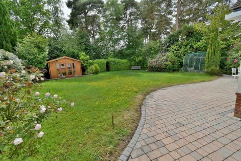 42 Chander Close, Ferndown, BH22 8DW
