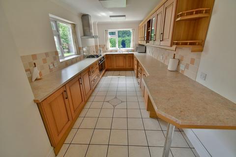 42 Chander Close, Ferndown, BH22 8DW