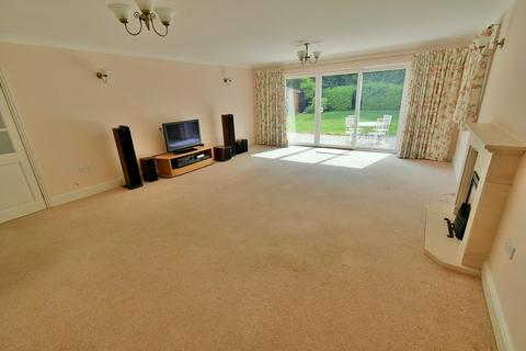 42 Chander Close, Ferndown, BH22 8DW