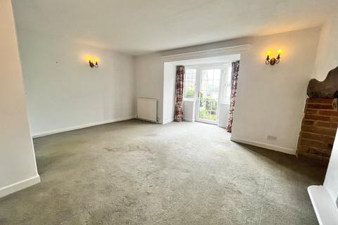 2 bedroom terraced house to rent, Priestthorpe Lane, Bingley, West Yorkshire, BD16