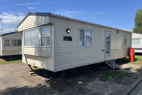2 bedroom static caravan for sale, Felixstowe Beach Caravan Park, Walton Avenue, Felixstowe IP11