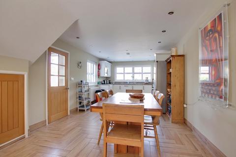 Lingbrook Tattenham Road, Brockenhurst, SO42 7SA