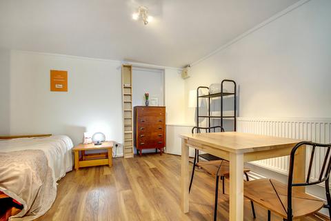 Studio to rent, Junction Road, Tufnell Park, London, N19