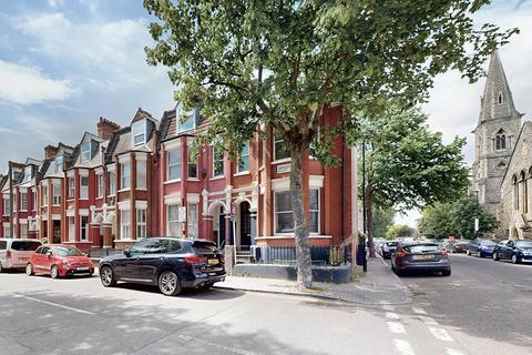 3 bedroom flat for sale, Birnam Road, Finsbury Park, London, N4