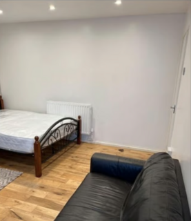 1 bedroom in a flat share to rent, Bracken House, Devons Road, London, E3