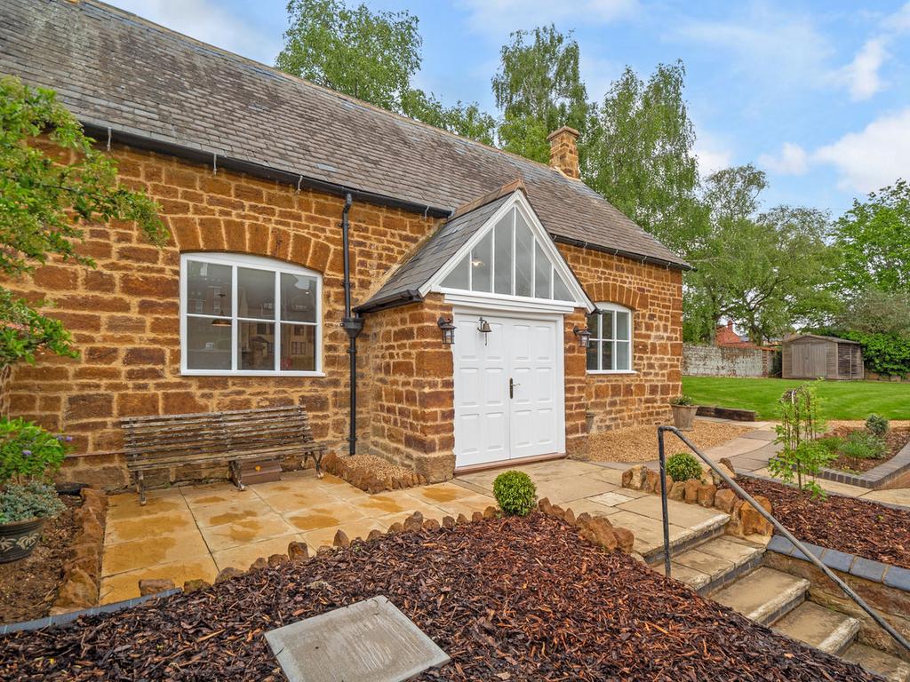 High Street Finedon... 2 bed detached house for sale £425,000