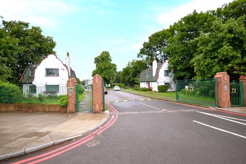 34 Ealing Village, London, W5 2LZ