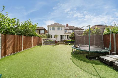 46 Abergeldie Road, London, SE12 8BJ
