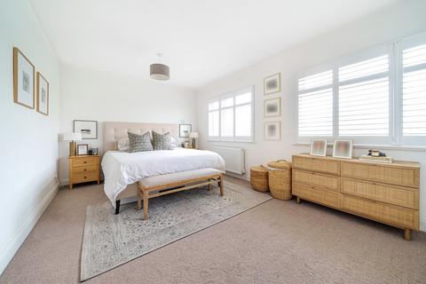 46 Abergeldie Road, London, SE12 8BJ