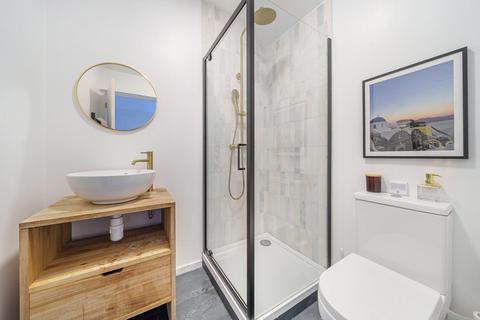 46 Abergeldie Road, London, SE12 8BJ