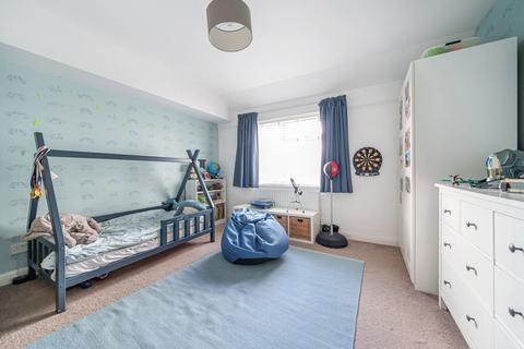 46 Abergeldie Road, London, SE12 8BJ
