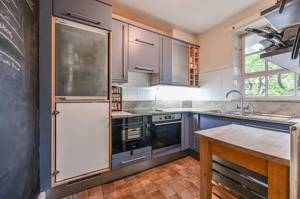 Vicarage Crescent, Battersea Square... 3 bed flat for sale £650,000