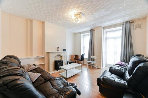 4 bedroom maisonette for sale, Ferndale Road, Brixton, London, SW9