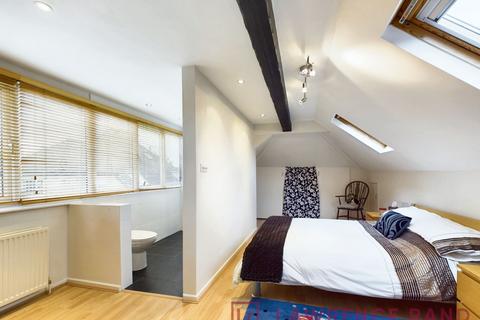 3 bedroom chalet for sale, Wood Rise, Pinner, HA5
