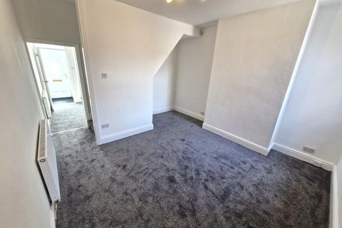2 bedroom terraced house to rent, Broughton Avenue, Blackpool, FY3