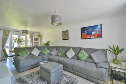 9 Gleneagles Close, Bexhill-on-sea, TN40 1UH