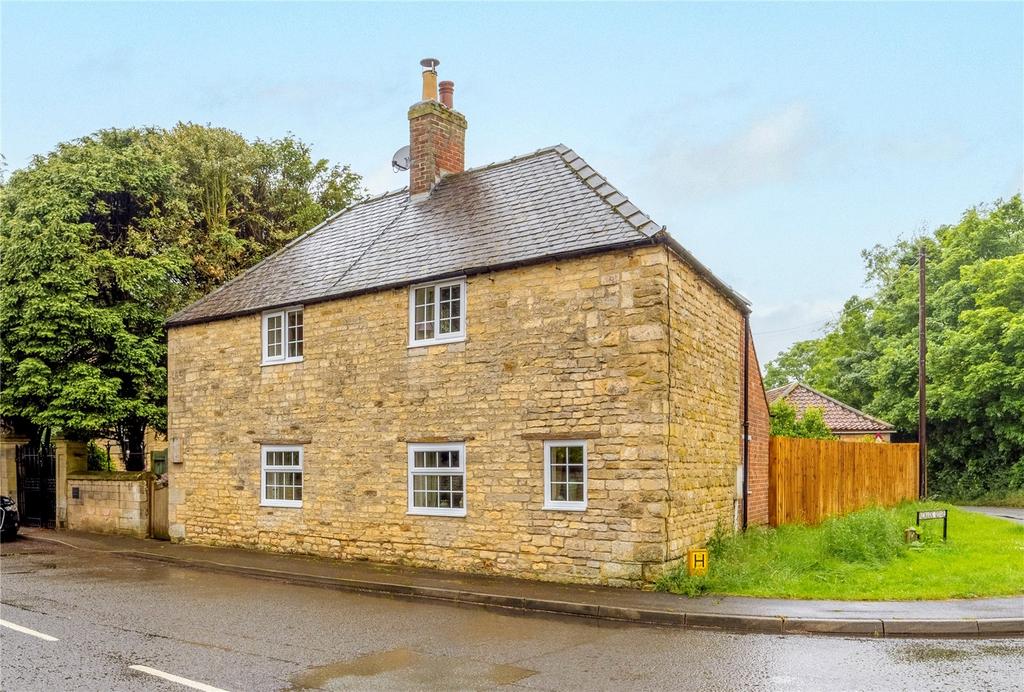 Leadenham, Lincolnshire LN5 3 bed detached house for sale £355,000