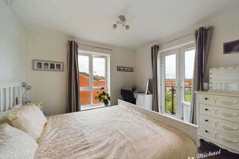 2 bedroom flat for sale, Nicholas Charles Crescent, Aylesbury, Buckinghamshire