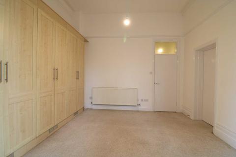 Studio to rent, Cavendish Road, Bournemouth BH1