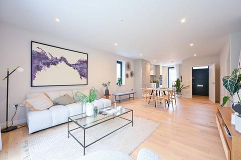 3 bedroom mews for sale, Kings Mews, Clapham Park SW4